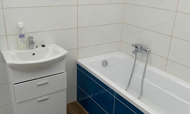 Fő téri 81 m2-es lakás eladó