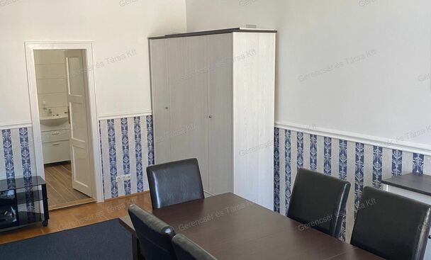 Fő téri 81 m2-es lakás eladó