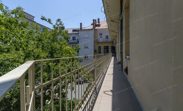 Fő téri 81 m2-es lakás eladó